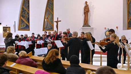 První adventní neděle s Komorními smyčci Lidové konzervatoře