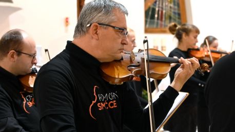 První adventní neděle s Komorními smyčci Lidové konzervatoře