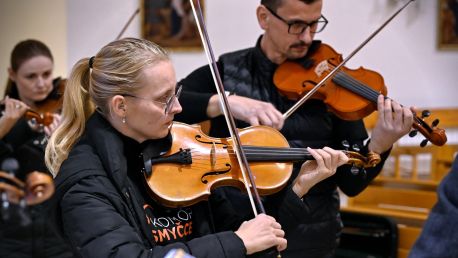 První adventní neděle s Komorními smyčci Lidové konzervatoře